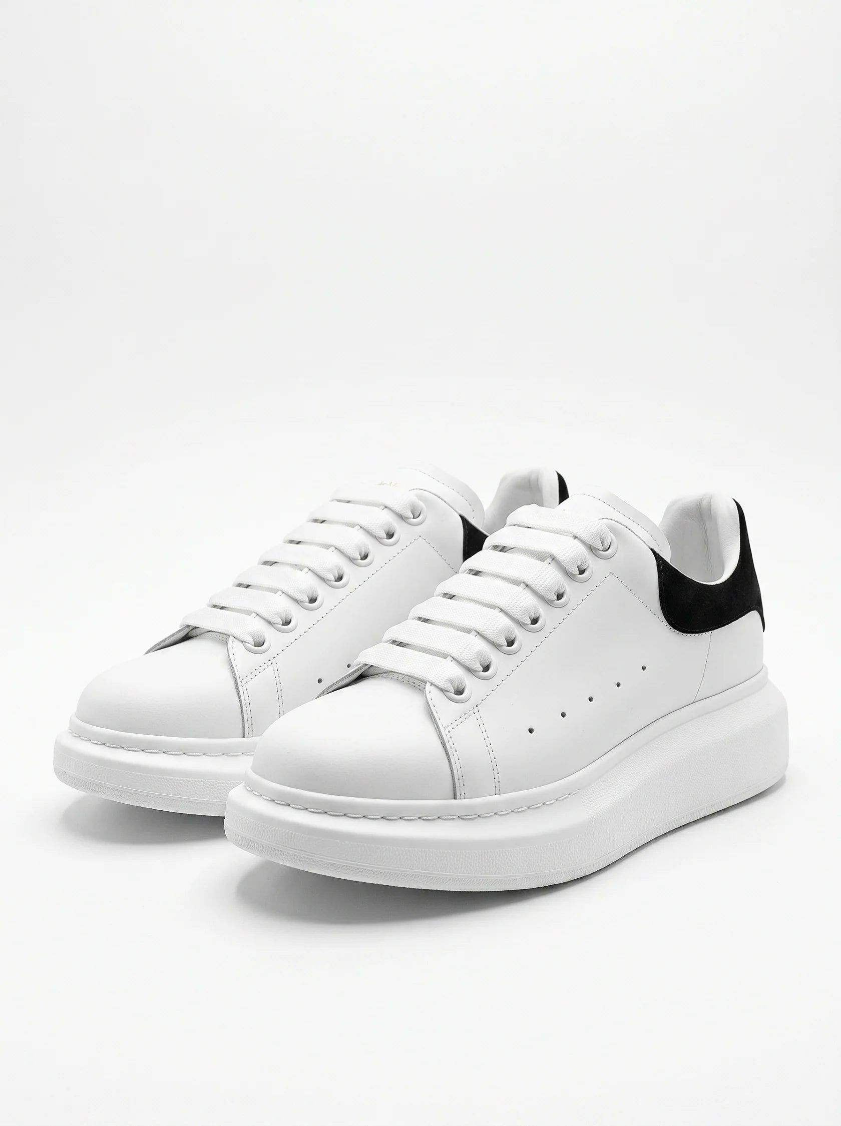 Men's Minimalist White Trainers - Stylish Lightweight Sneakers for Everyday Wear