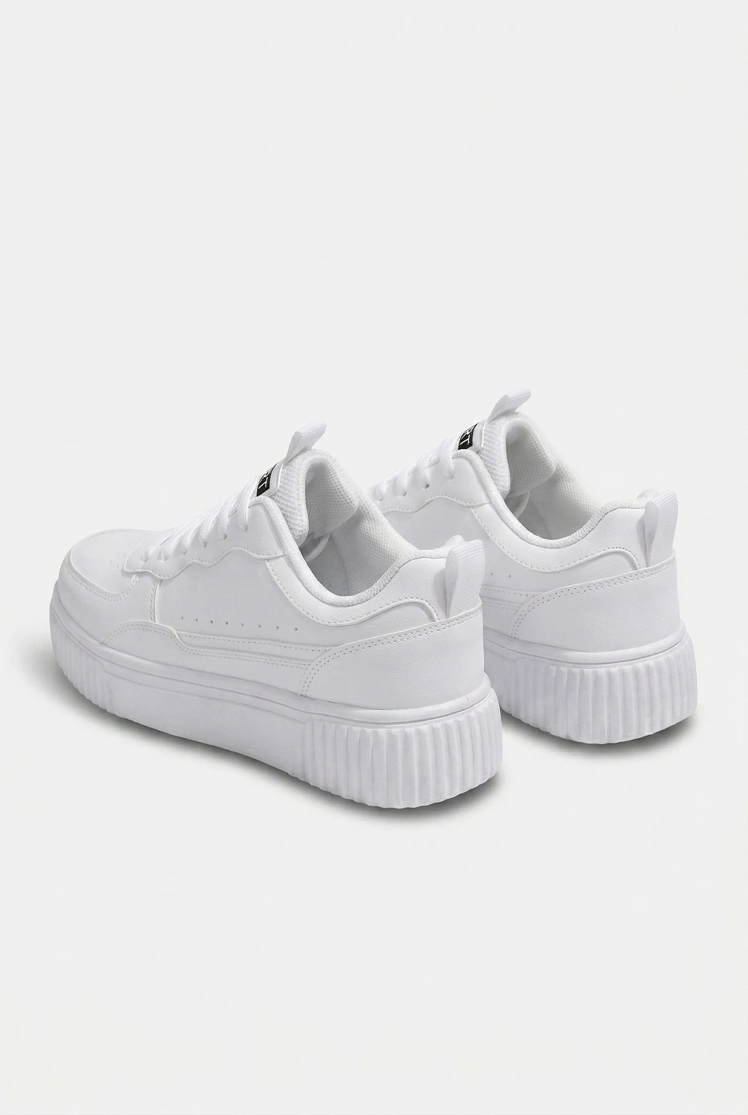 Men's White Leather Trainers for Casual Wear and Everyday Comfort