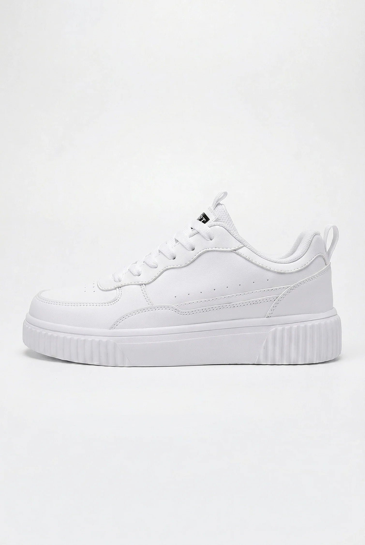 Men's White Leather Trainers for Casual Wear and Everyday Comfort